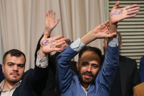 دیدار هزاران نفر از مداحان و ستایشگران اهل بیت(ع) با مقام معظم رهبری