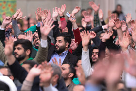 دیدار هزاران نفر از مداحان و ستایشگران اهل بیت(ع) با مقام معظم رهبری