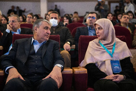 مهدیه بختیاری رمضانی، رئیس کنگره، محمد اسلامی، رئیس سازمان انرژی اتمی  در دومین کنگره پلاسما پزشکی ایران