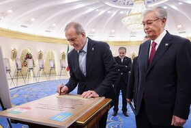 بازدید پزشکیان از نمایشگاه اسناد تاریخی ایران درباره آسیای مرکزی