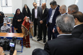 اسکندر مؤمنی امروز (پنجشنبه بیستم آذر) در سفر به استان یزد و در شهر یزد، مدرسه شهید عبدالله منگلی را افتتاح کرد. این مدرسه در زمینی به مساحت ۴۴۰۰ مترمربع با زیربنای ۳۷۰۰ متر در دو طبقه با سرمایه گذاری ۶۷ میلیارد تومان از محل اعتبارات دولتی ایجاد شده است.