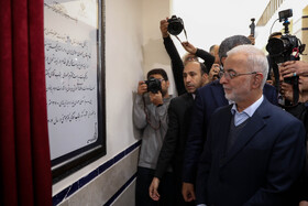 اسکندر مؤمنی امروز (پنجشنبه بیستم آذر) در سفر به استان یزد و در شهر یزد، مدرسه شهید عبدالله منگلی را افتتاح کرد. این مدرسه در زمینی به مساحت ۴۴۰۰ مترمربع با زیربنای ۳۷۰۰ متر در دو طبقه با سرمایه گذاری ۶۷ میلیارد تومان از محل اعتبارات دولتی ایجاد شده است.