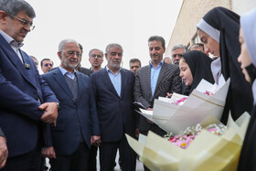 اسکندر مؤمنی امروز (پنجشنبه بیستم آذر) در سفر به استان یزد و در شهر یزد، مدرسه شهید عبدالله منگلی را افتتاح کرد. این مدرسه در زمینی به مساحت ۴۴۰۰ مترمربع با زیربنای ۳۷۰۰ متر در دو طبقه با سرمایه گذاری ۶۷ میلیارد تومان از محل اعتبارات دولتی ایجاد شده است.