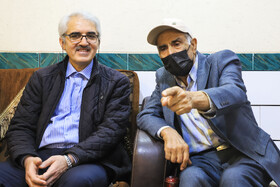 دیدار میرحمید حسن‌زاده مدیر شورای تحریریه دفتر مرکزی ایسناو ابراهیم عسگری مدیر حوزه ریاست و روابط عمومی ایسنا با خانواده شهید عمرانی در استان کرمان