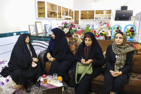 دیدار جمعی از مدیران ایسنا با خانواده شهید عمرانی در استان کرمان