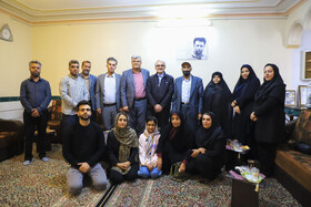 دیدار جمعی از مدیران ایسنا با خانواده شهید عمرانی در استان کرمان