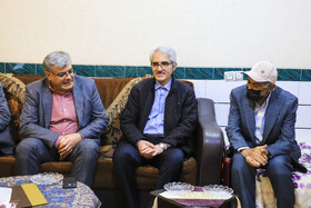 دیدار میرحمید حسن‌زاده مدیر شورای تحریریه دفتر مرکزی ایسناو ابراهیم عسگری مدیر حوزه ریاست و روابط عمومی ایسنا با خانواده شهید عمرانی در استان کرمان