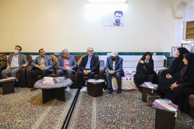 دیدار میرحمید حسن‌زاده مدیر شورای تحریریه دفتر مرکزی ایسناو ابراهیم عسگری مدیر حوزه ریاست و روابط عمومی ایسنا با خانواده شهید عمرانی در استان کرمان