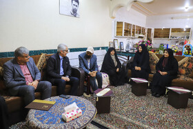 دیدار جمعی از مدیران ایسنا با خانواده شهید عمرانی در استان کرمان