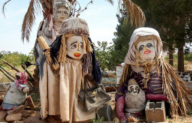 مادری در اردکان که فرزندان عروسکی دارد