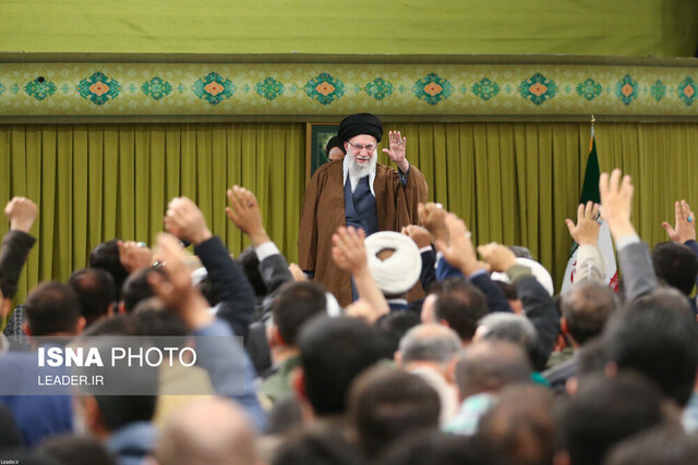 دیدار هزاران نفر از مداحان و ستایشگران اهل بیت(ع) با مقام معظم رهبری