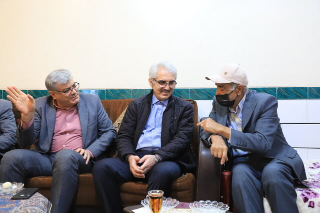 مسئولان خبرگزاری ایسنا با خانواده شهید عمرانی دیدار کردند 