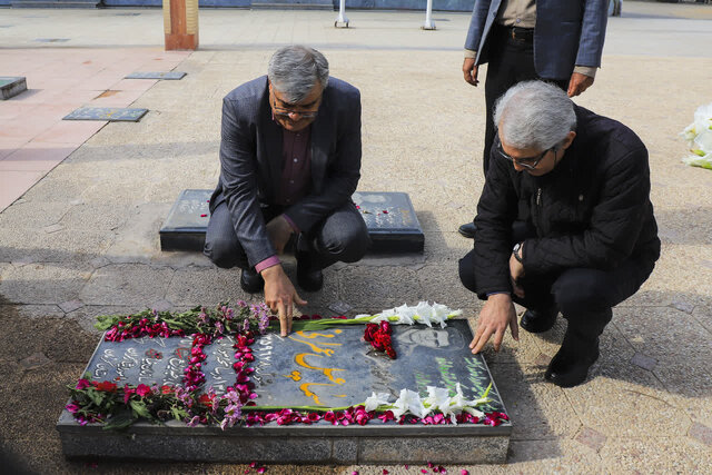 مسئولان خبرگزاری ایسنا با خانواده شهید عمرانی دیدار کردند