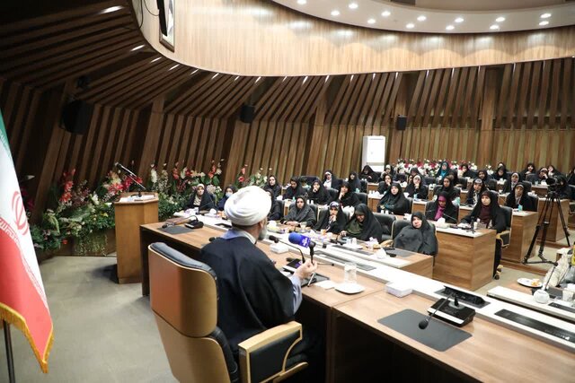 تصویری که غرب از زن ارائه می‌کند هیچ نسبتی با شأن و منزلت آنان ندارد