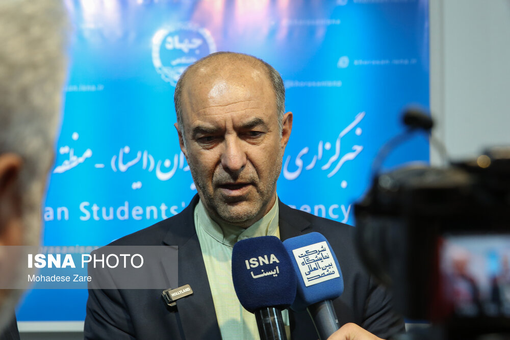 تأکید معاون عمرانی استاندار بر تقویت پیوند علم و صنعت در نمایشگاه پژوهش و فناوری