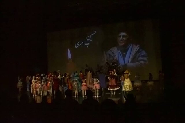 دو قدم به جلو می رویم و چهار قدم عقبگرد داریم