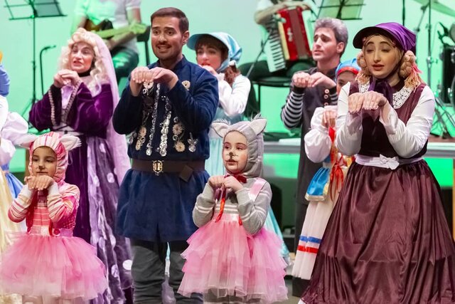 دو قدم به جلو می رویم و چهار قدم عقبگرد داریم