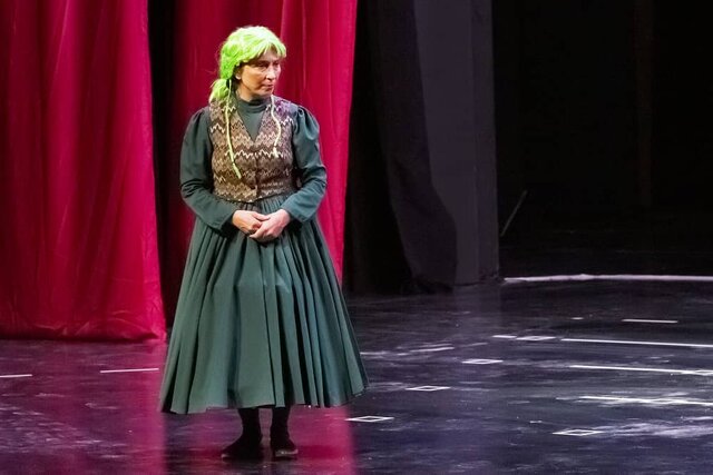 دو قدم به جلو می رویم و چهار قدم عقبگرد داریم