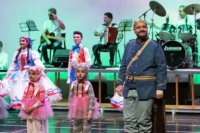 دو قدم به جلو می رویم و چهار قدم عقبگرد داریم