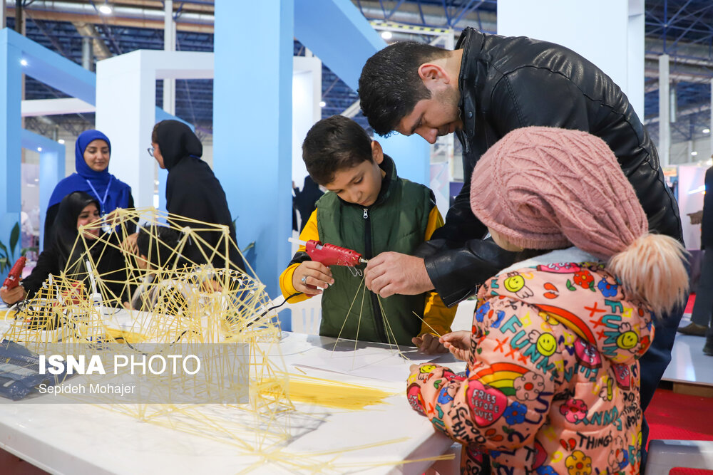 نمایشگاه هفته پژوهش؛ بستری برای جذب نخبگان به جهاد دانشگاهی