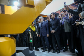 حسین سیمایی صراف، وزیر علوم، تحقیقات و فنآوری و حسین افشین، معاون علمی رییس جمهور در بازدید از سیزدهمین نمایشگاه ایران ساخت