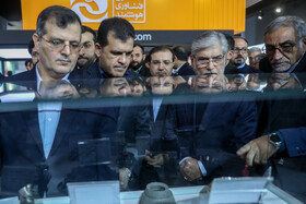 حسین سیمایی صراف، وزیر علوم، تحقیقات و فنآوری و حسین افشین، معاون علمی رییس جمهور در بازدید از سیزدهمین نمایشگاه ایران ساخت