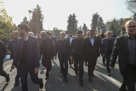 حسین سیمایی صراف، وزیر علوم، تحقیقات و فنآوری و حسین افشین، معاون علمی رییس جمهور در بازدید از سیزدهمین نمایشگاه ایران ساخت