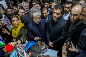 حسین سیمایی صراف، وزیر علوم، تحقیقات و فنآوری و حسین افشین، معاون علمی رییس جمهور در بازدید از سیزدهمین نمایشگاه ایران ساخت