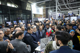 حسین سیمایی صراف، وزیر علوم، تحقیقات و فنآوری و حسین افشین، معاون علمی رییس جمهور در بازدید از سیزدهمین نمایشگاه ایران ساخت