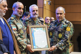  امیر سرتیپ دوم عباس ملکی‌زاده فرمانده جدیدقرارگاه منطقه‌ای جنوب‌شرق نزاجا،  امیر سرتیپ غلامعلیان، فرمانده پیشین قرارگاه منطقه‌ای جنوب‌شرق نزاجا و امیر سرتیپ علی جهانشاهی، فرمانده نیروی زمینی ارتش در مراسم تکریم و معارفه فرمانده قرارگاه منطقه‌ای جنوب‌شرق نزاجا - کرمان