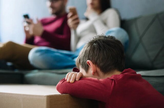 چرا بچه‌ات را تربیت نمی‌کنی؟ می‌ترسم دچار تروما شود