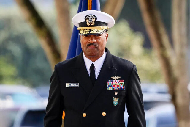 «آلوین هولسی» فرمانده نیروهای نظامی ایالات متحده در آمریکای لاتین کنارهگیری زودهنگام فرمانده نیروهای آمریکا در آمریکای لاتین