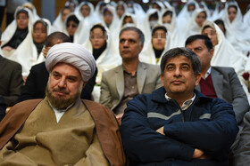 سعید زرندی، مدیرعامل شرکت فولاد مبارکه اصفهان و آیت‌الله محسن کازرونی، رئیس هیئت امنای کمیته امداد امام خمینی (ره) در آیین امضای تفاهم‌نامه گروه فولاد مبارکه و کمیته امداد امام خمینی(ره)