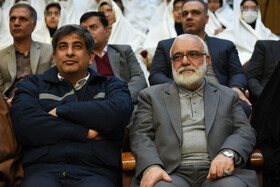 سیدمرتضی بختیاری، رئیس کمیته امداد امام خمینی (ره) و سعید زرندی، مدیرعامل شرکت فولاد مبارکه اصفهان در آیین امضای تفاهم‌نامه گروه فولاد مبارکه و کمیته امداد امام خمینی(ره)