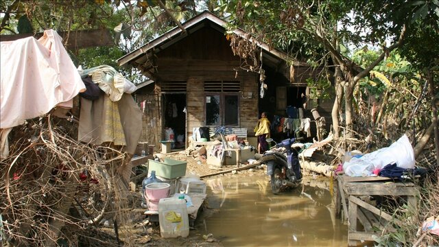 آمار تلفات و مفقودان سیل در اندونزی و سریلانکا از ۲۰۰۰ تن فراتر رفت