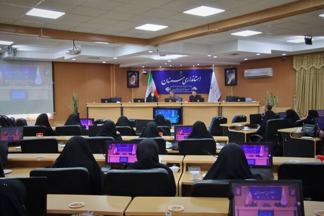 بانوان از ارکان مهم پیشرفت و پویایی در جامعه است