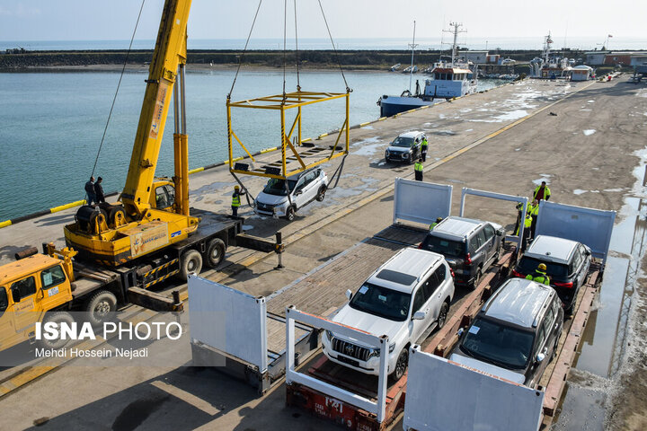 تعرفه خودروهای وارداتی در سال ۱۴۰۵ چه قدر است؟ تعرفه خودروهای وارداتی در سال ۱۴۰۵ چه قدر است؟