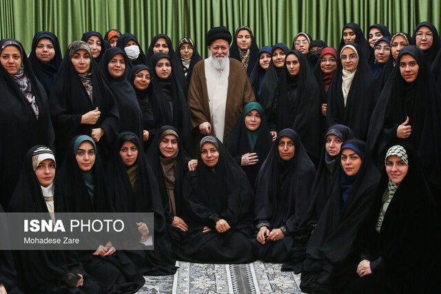 علم‌الهدی: بانوان مجاهدان خط مقدم جبهه رسانه‌اند