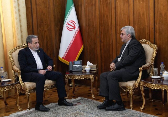 سرکنسول ایران در دبی و عراقچی تاکید عراقچی بر اهمیت پیگیری مسائل مرتبط با ایرانیان مقیم امارات