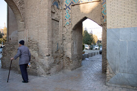 اآثرات فرونشست در مناره تاریخی دارالضیافه خیابان کمال 