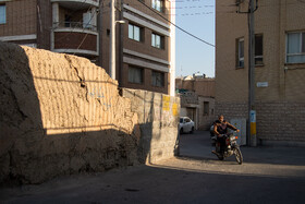 اثرات فرونشست در دیوار منازل مسکونی واقع در محله جویباره اصفهان