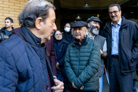 محمدرضا شفیعی‌ کدکنی در مراسم تشییع پیکر کامران فانی