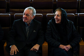 ژاله آموزگار و علی رواقی در مراسم تشییع پیکر کامران فانی