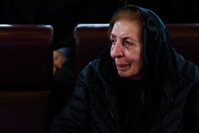 ژاله آموزگار در مراسم تشییع پیکر کامران فانی