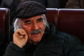 محمدرضا شفیعی‌ کدکنی در مراسم تشییع پیکر کامران فانی