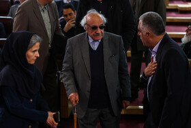 حسن انواری در مراسم تشییع پیکر کامران فانی