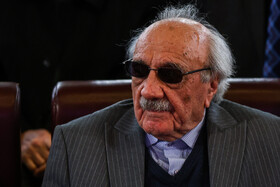 حسن انواری در مراسم تشییع پیکر کامران فانی