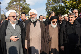 از سمت راست محمد جواد کولیوند، استاندار سمنان، آیت الله سید محمد مهدی میرباقری، نماینده مردم استان سمنان در مجلس خبرگان رهبری، و حجت الاسلام و المسلمین مرتضی مطیعی، نماینده ولی فقیه در استان و امام جمعه سمنان در مراسم تشییع پیکر «آیت الله سید محمد شاهچراغی» در سمنان