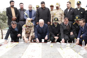 سفر یکروزه اسکندر مومنی، وزیر کشور به استان گلستان - غبار روبی مزار شهدا امام زاده عبدالله گرگان