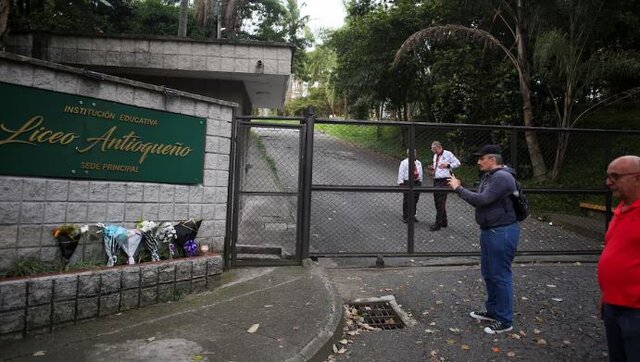 عکس: رویترز سقوط اتوبوس دانشآموزان در کلمبیا؛ دهها تن کشته و زخمی شدند